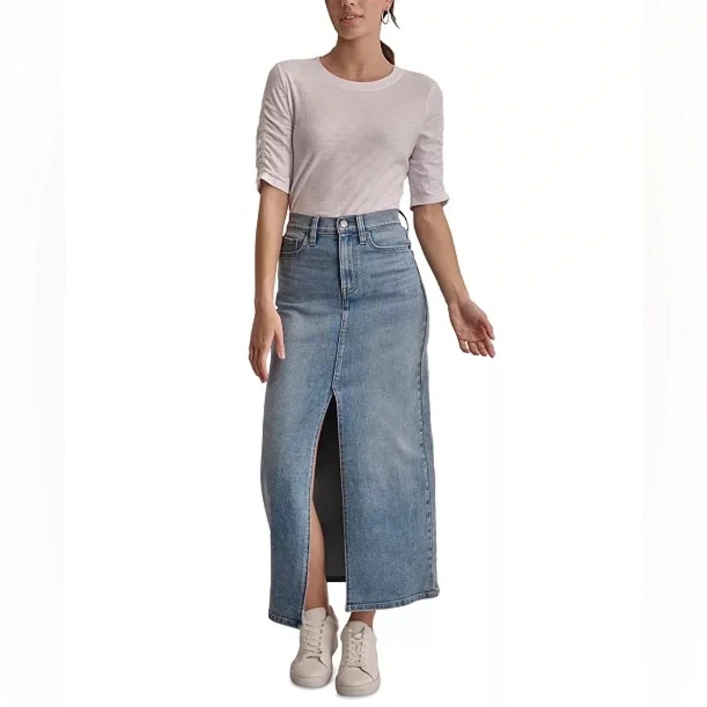 DKNY long with a denim maxi skirt from Jeans.
Size: 2 - Picture 2 of 10